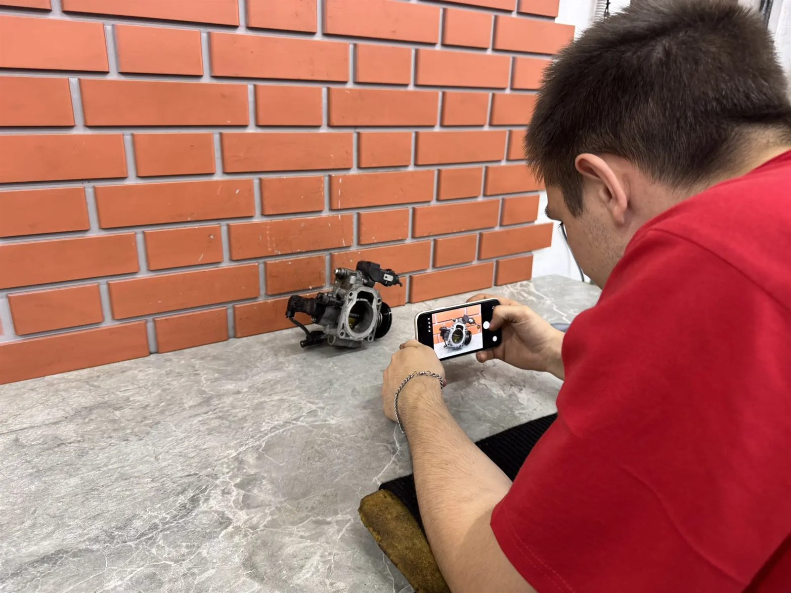 Фотографирование номера и состояния б/у запчасти